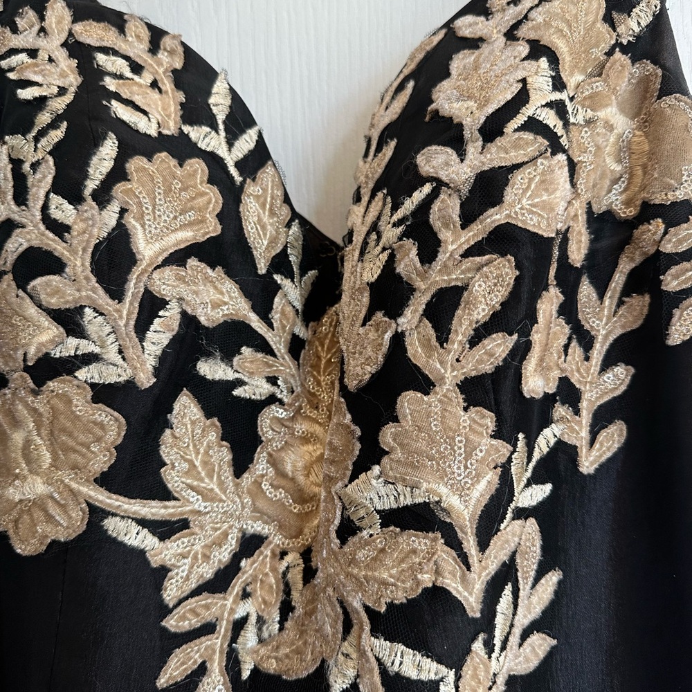 Jovani size 6 off the shoulder embellished gown - Picture 4 of 8